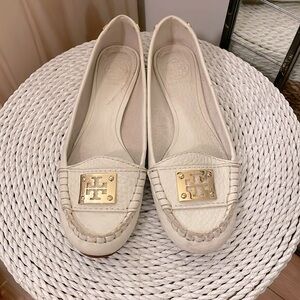 Tory Burch genuine pebble leather logo flats loafers in white - 8